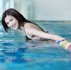 Bơi lội giúp điều trị trĩ