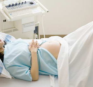 Bị bệnh trĩ nên đẻ thường hay đẻ mổ