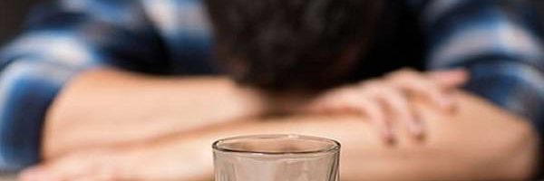 Đi ngoài ra máu khi uống rượu