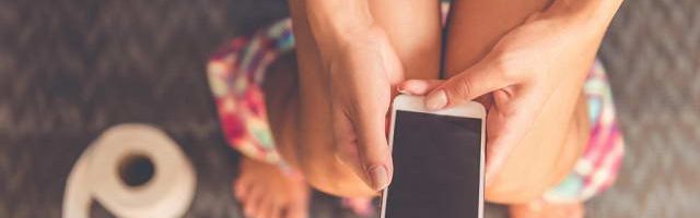 Sử dụng điện thoại trong nhà vệ sinh và những hệ lụy