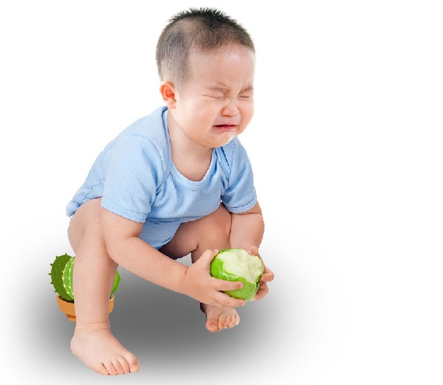 Trẻ 2 tuổi đã mắc bệnh trĩ vì lười ăn rau xanh