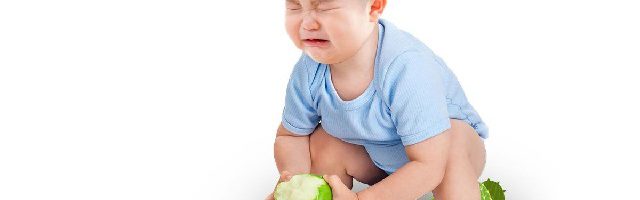 Mẹ cần làm gì khi con táo bón do uống kháng sinh?