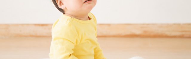 Dấu hiệu trẻ nhịn tiêu gây táo bón